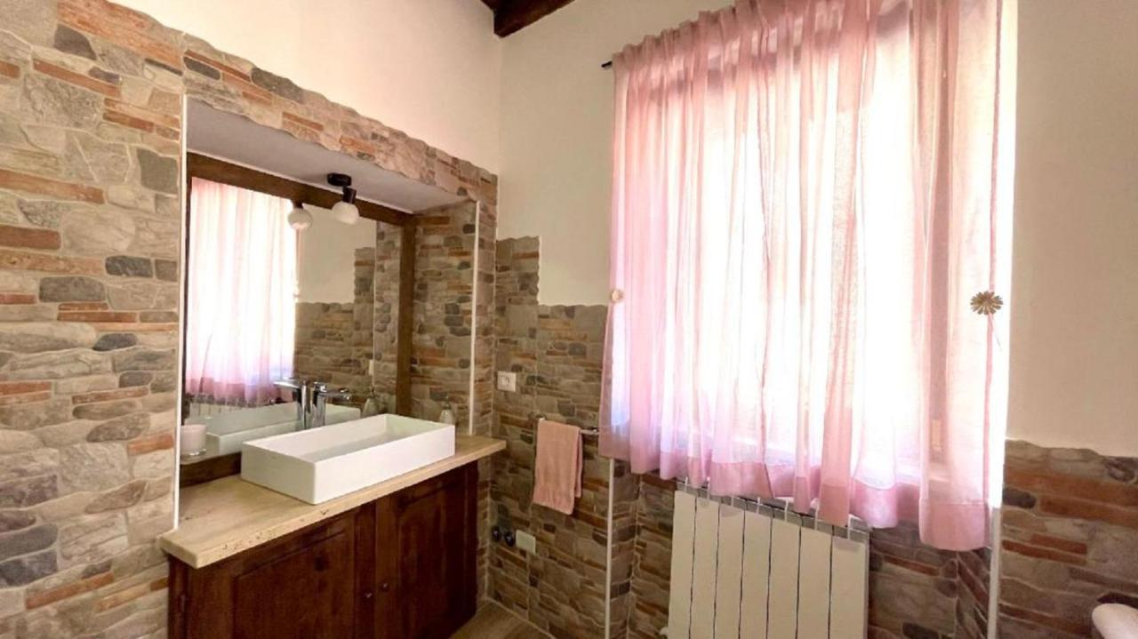 Casa Del Glicine-Monolocale Centro Storico Con Parcheggio Gratuito, E Self Check-In Apartment Bagnoregio Exterior photo